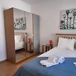 Manu's Place *